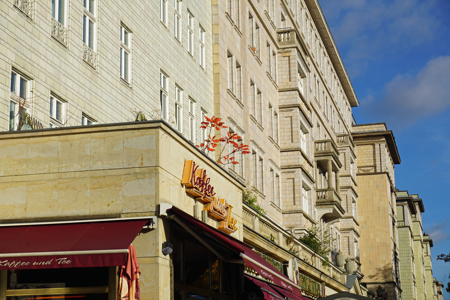 Berlin Warum die KarlMarxAllee einen Spaziergang wert ist Op jück